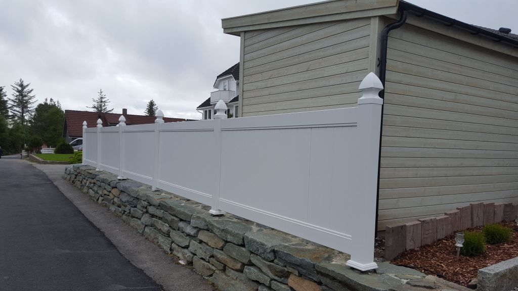 Kraftig oppbygd PVC-levegg i modellen Stille for langvarig stabilitet under alle forhold