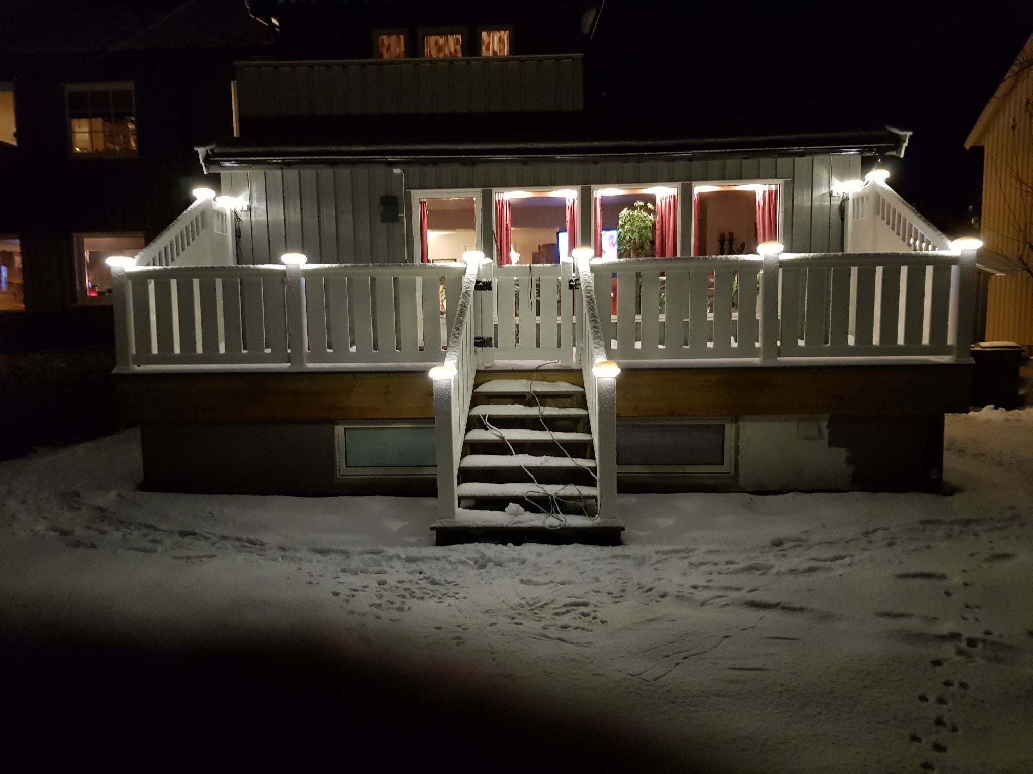 Elegant terrasseinnramming med Kystgjerdet sin eksklusive toppmodell Villa