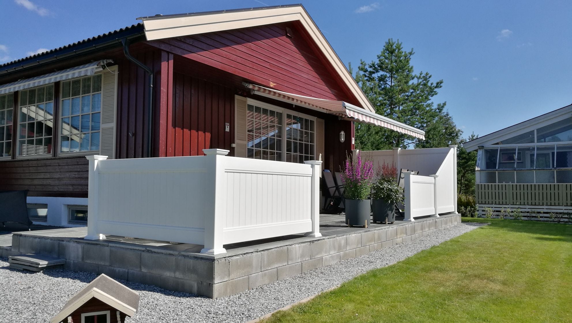 Kraftig Stille PVC-levegg med robuste 5-tommers stolper på 127x127mm